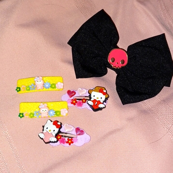 Kuromi, Hand Crafted Bow and Barrettes - Picture 9 of 11